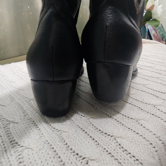 Newport Black Leather Western Boots - Picture 6 of 10